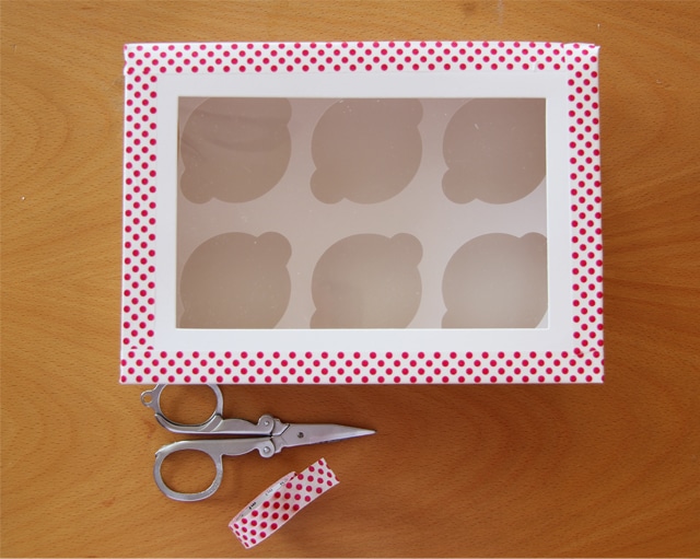 Cupcakes y caja decorada con washi tape